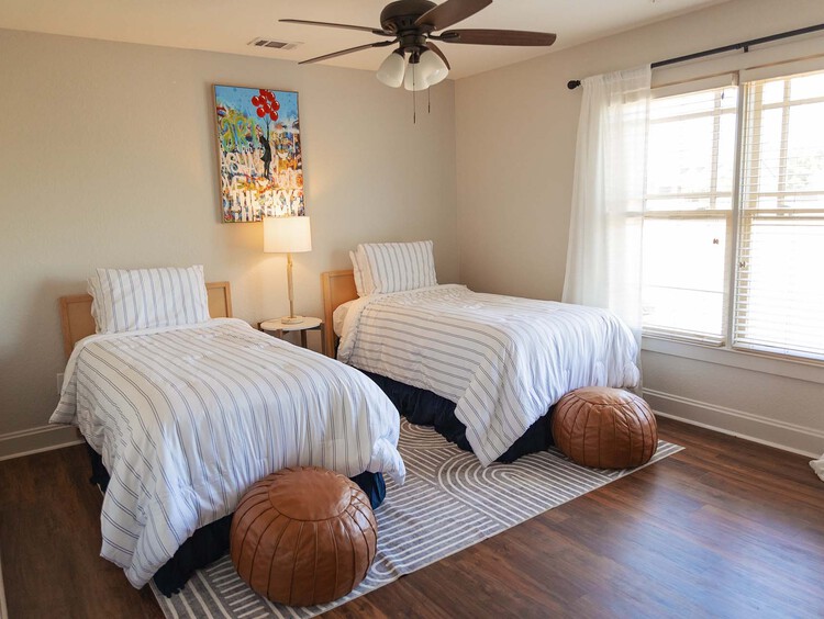 Bedroom with two single beds
