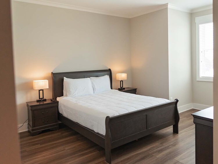 Suite bedroom with a queen bed