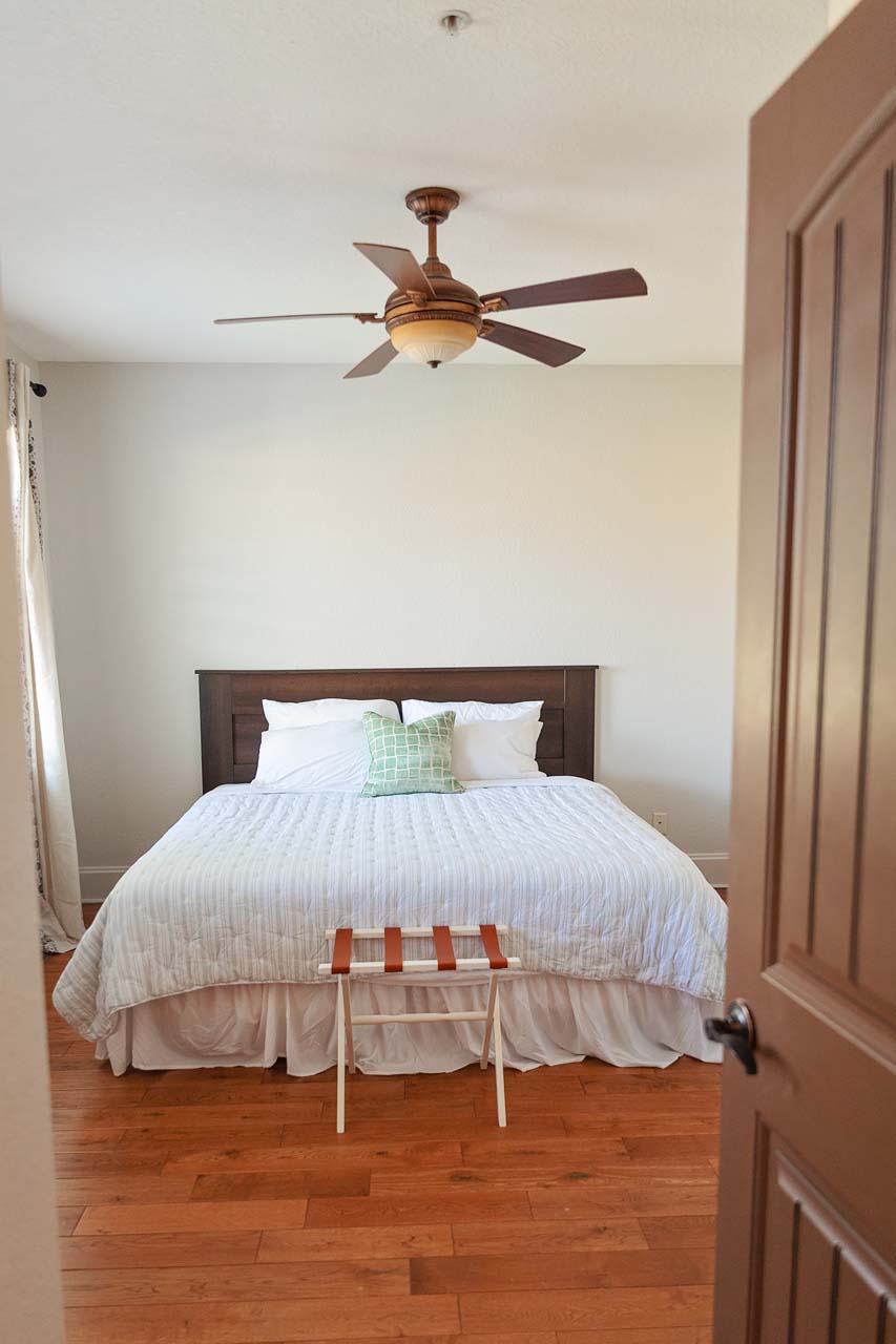 Guest bedroom with a queen bed